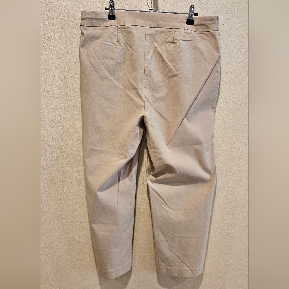 Chico Women's Beige So Slimming Stretch Crop Pants, Size 14 / Chico's 2.5 - Picture 2 of 3